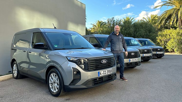 Salgssjef for nyttekjøretøy i Ford Motor Norge, Espen Markussen, er akkurat nå med på prøvekjøringen av nye Transit Courier i Spania.