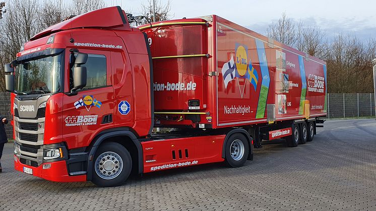Die Spedition Bode in Reinfeld hat ihren ersten Oberleitungs-Lkw im Einsatz: einen Scania R 450 Hybrid mit Stromabnehmer. 