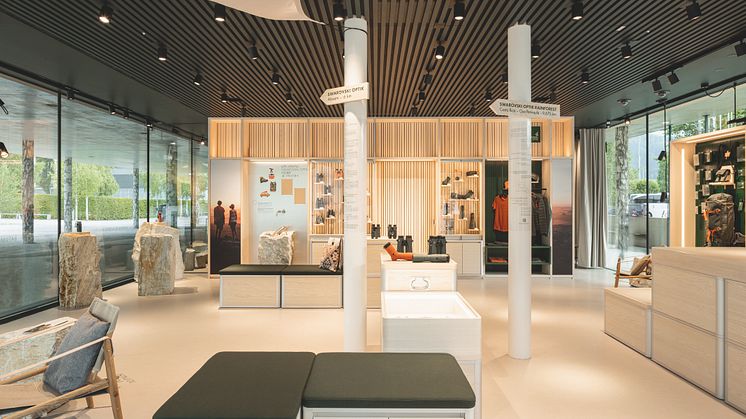 K23_SWAROVSKI_OPTIK_Store_Wattens_018