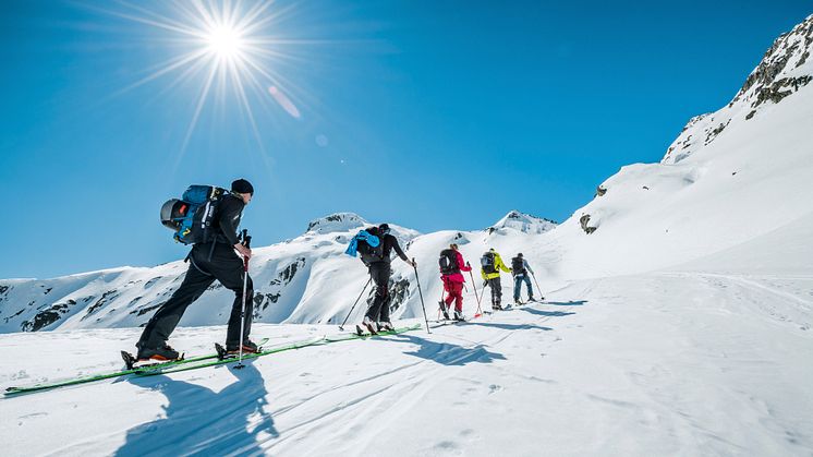 Skitourengruppe am Gotthardpass