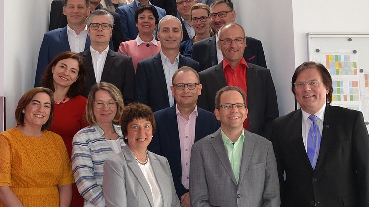 TagungsteilnehmerInnen in Mannheim: Thiemo Fojkar (re.), Prof. Dr. Dolores Sanchez Bengoa (Mitte), Wolfgang Dittmann (oben li.), Prof. Dr. Michael Nagy (ganz oben Mitte). Foto: Franz Motzko