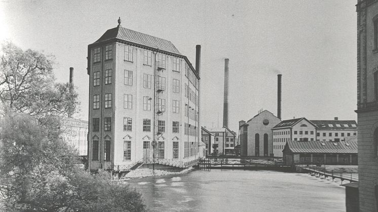 Laxholmen sett från Bergsbron ca 1920. Foto ur Holmens arkiv.