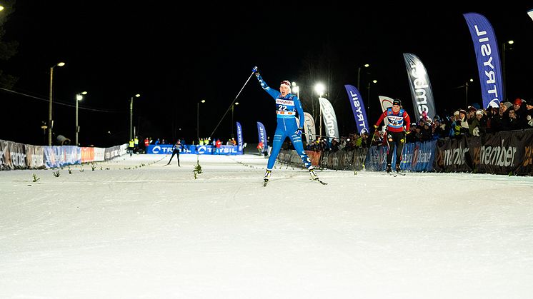 Jackline Lockner feirer seier under dagens World Sprint Series i Trysil. Foto: Jonas Sjögren