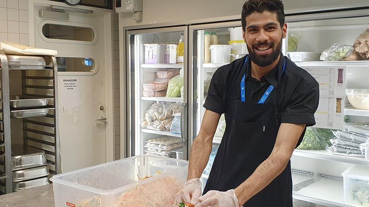 Mujlaba Ali Sinaie er som følge af en jobmesse i Malmø en af i alt 48 nyansatte svenskere i Danmark. Billede fra SAS Loungen, der er drevet af SSP Danmark.