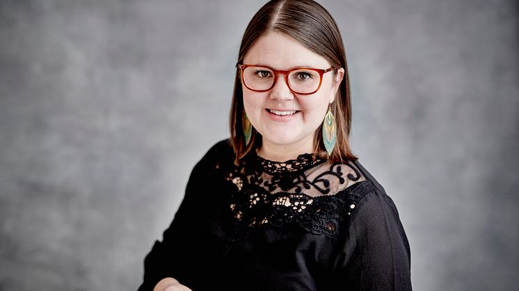 Emma Hult, Jämnt på jobbet