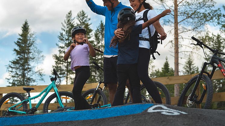 Hurra för cykelns dag! Nu väntar en lång och härlig cykelsäsong på SkiStars destinationer. 