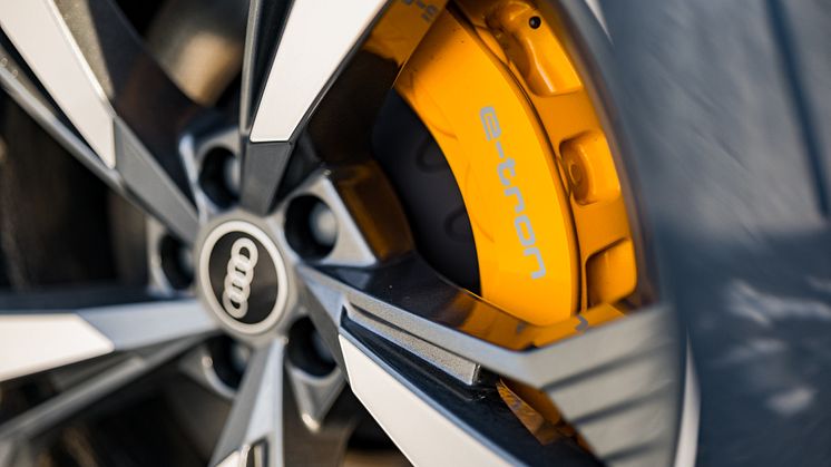 Audi e-tron S Sportback (Plasmablå)