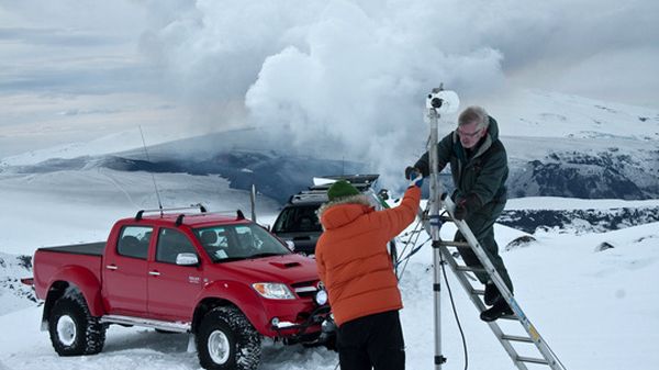 Installation av GPS station på Island