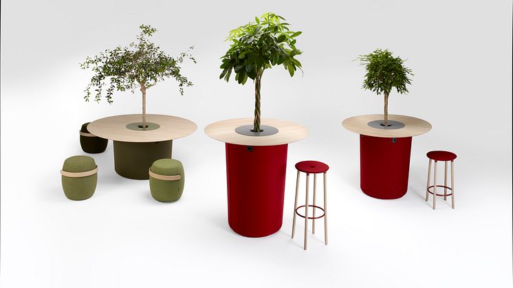 Offecct uppgrade 2018 - On Point table hig and medium by Mattias Stenberg. To the left Carry On and On Poing table by Mattias Stenberg.