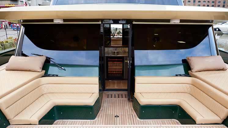 Moon 60 Power Catamaran - Outdoor seating