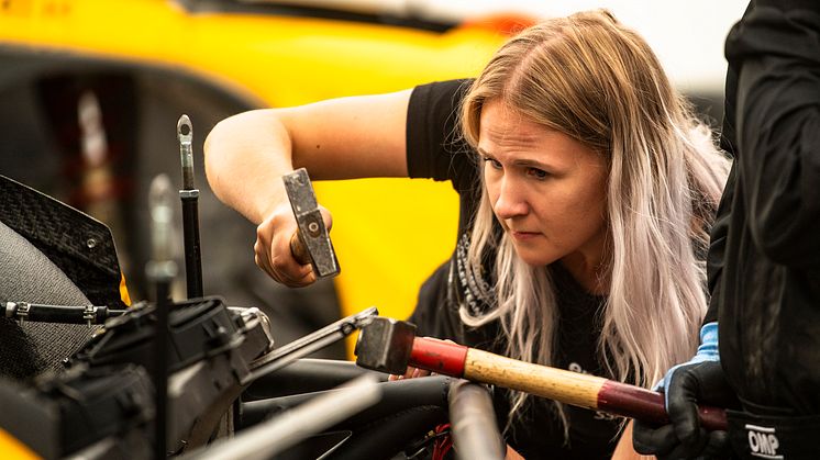 Anna är mekaniker i rallycross-VM - nu vill hon locka fler kvinnor till motorsporten