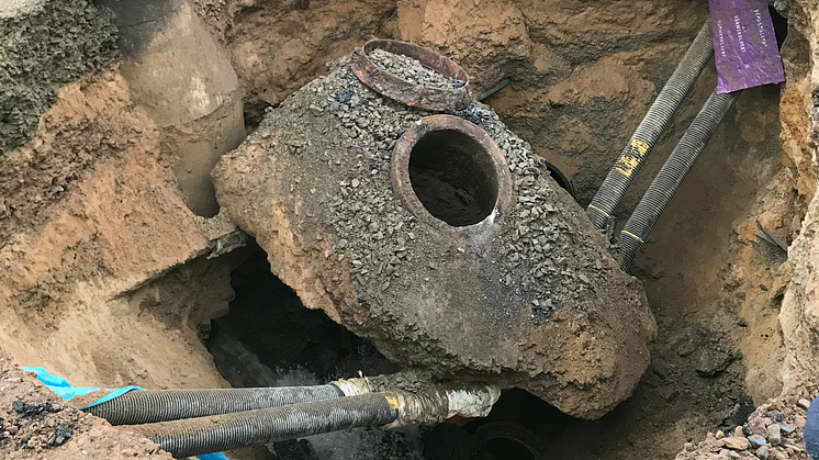 Ett slukhål har uppstått på Tågaborg i korsningen mellan Johan Banérs gata och Pålsjögatan . Bild: NSVA