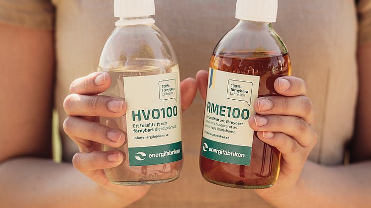 HVO100 och RME100, två förnybara drivmedel för lastbilstransporter.