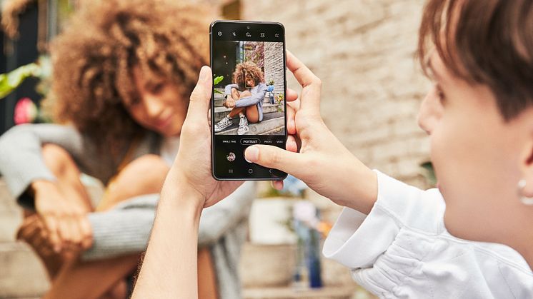 Galaxy S21 FE_Lifestyle17.jpg
