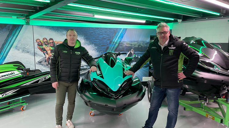 High res image - boats.co.uk - Holeshot Kawasaki Jetskis