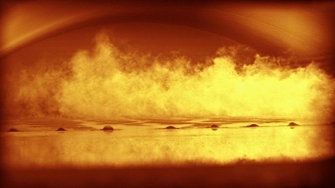 Glasråvarerne opvarmes til omkring 1600 °C i ovnen.