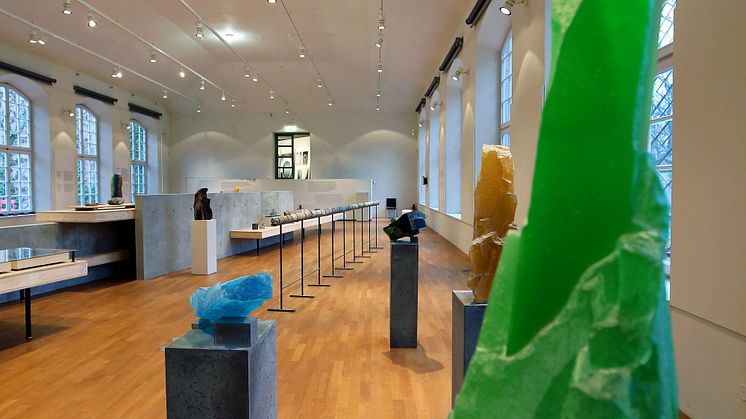 Gläserne Steine in der Orangerie