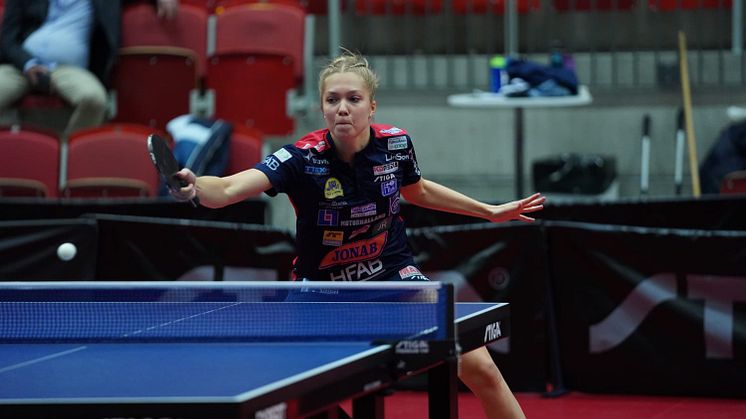 Stina Källberg, som spelar för Halmstad BTK i damernas Pingisligan by STIGA, får nu en paus till sista januari. Foto: Jens Oredsson