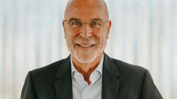 Willi Verhuven, alltours Inhaber und geschäftsführender Gesellschafter, verkündet auf der ITB in Berlin positive Entwicklung bei Umsatz und Gästen für das Geschäftsjahr 2023/24.