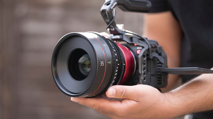 CN-R Prime 35mm Prime on EOS R5 C - Shooting - FSL 3 (TIF)