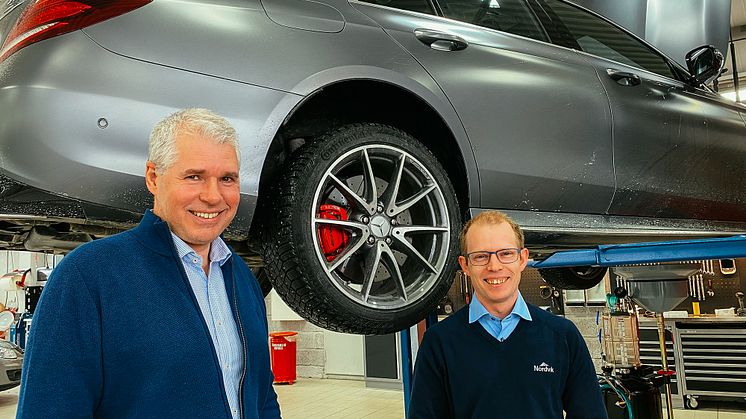 Klar for åpning: Salgssjef Tore Vold (t.v) og servicesjef Bjørn Helge Karstensen (t.h) fra M Nordvik i Bodø. Foto: Nordvik Gruppen AS.