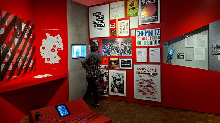 Zeitgeschichtliches Forum Leipzig: Blick in die Sonderausstellung "Hits & Hymnen. Klang der Zeitgeschichte" - Foto: Elli Flint