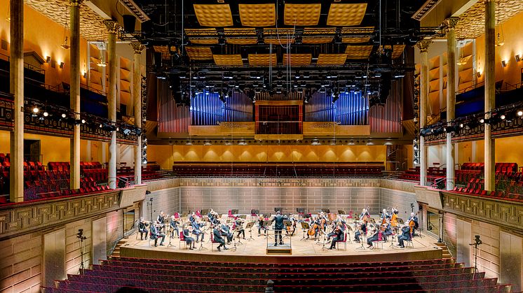 Tom sal men stor publik för Kungliga Filharmonikerna. Foto: Yanan Li 