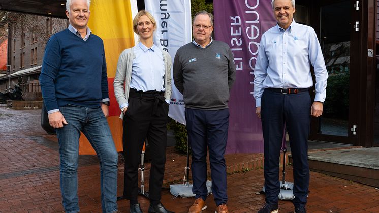 Fornøyde arrangører. Fra venstre: Tom Christian Egeland (daglig leder i Modena Fliser), Anne Smith (leder marketing i VB), Jarle Odland (daglig leder i Rexir Bygg) og Runar Soltveit (daglig leder i Balkongenentreprenøren)