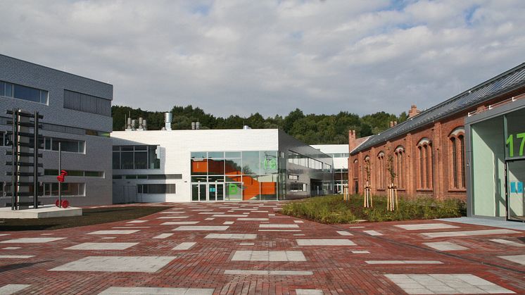 Campus / Haus 16 und Hörsaalzentrum Halle 17