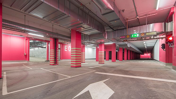 Nu börjar bilarna flytta in i Sveriges största Bergrumsgarage 