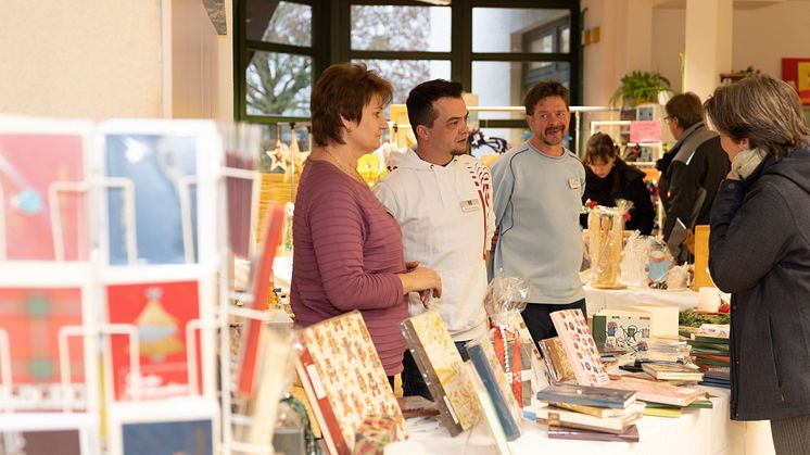 Edles aus Papier: Am Stand der Für Uns-Manufaktur Treysa gibt es schöne Dinge aus der Buchbinderei. 