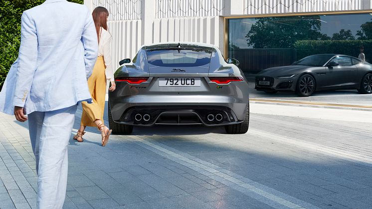 Jag_F-TYPE_21MY_Reveal_Image_Lifestyle_EigerGrey_02.12.19_03