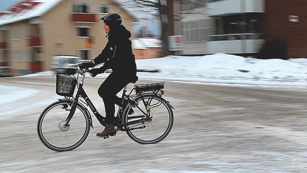 TioHundra har investerat i fler elcyklar för att minska användningen av bilar. Totalt finns nu 36 elcyklar.