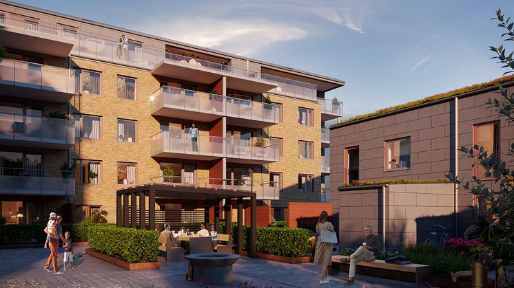 Innergård med pergola, grill, planteringar och vattenpump.