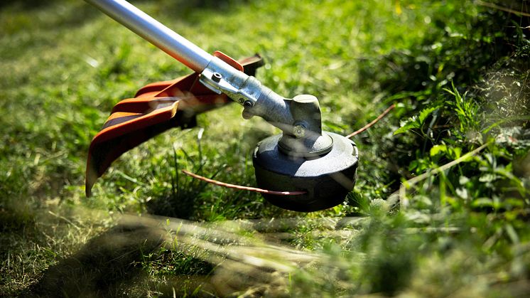 Husqvarnas nya batteridrivna röjsåg och trimmer – samma kraft som bensin