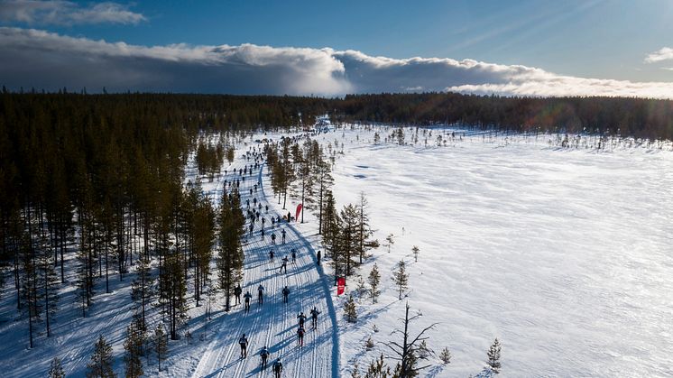 Under Tjejvasan och Vasaloppet 2025 byts SVT:s helikopter ut mot drönare. 