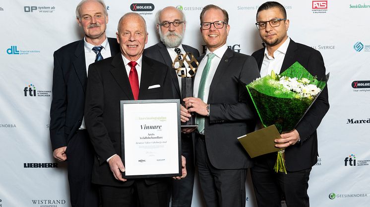 Hans Zackrisson, Renova, Lars Thulin och Peter Årnes, Göteborgs Stad, Jonas Odermalm, Volvo Lastvagnar och Haxhi Morina, Renova tog emot priset på årets återvinningsgala.