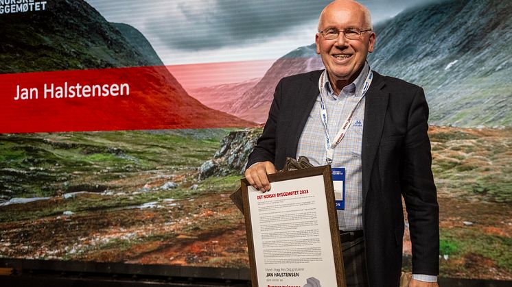 "Bygg Reis Deg er den største og viktigste arenaen for å løfte frem næringen internt og eksternt", sa Jan Halstensen da han mottok Byggenæringens Ærespris Foto: Pinakkel