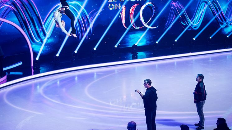 Proben-Countdown für ein spektakuläres TV-Show-Opening: 10 Prominente, 10 Profi-Trainer und 14 internationale Showskater von HOLIDAY ON ICE zelebrieren Eröffnungs-Performance