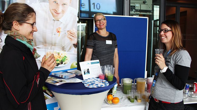 Die Ernährungsexperten der TK bieten leckere Smoothies an.