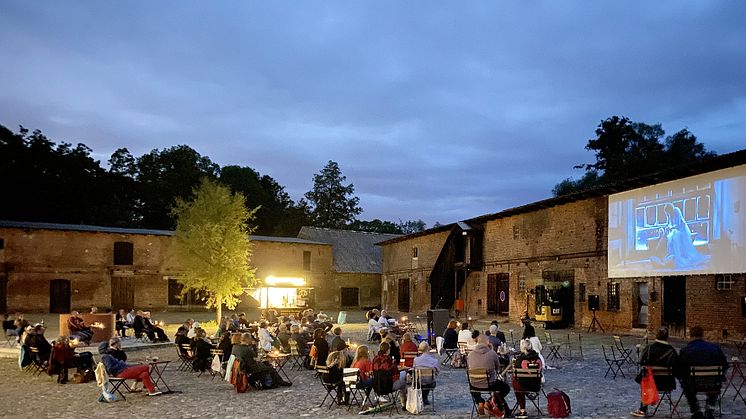 Kultur und Genuss - auf dem Schlossgut Altlandsberg an der frischen Luft. Foto: Schlossgut.