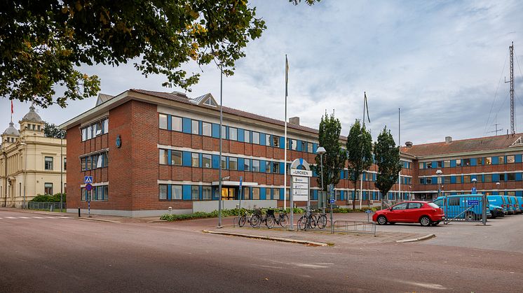 Ny ingång för besökare till Kristinehamns kommunhus