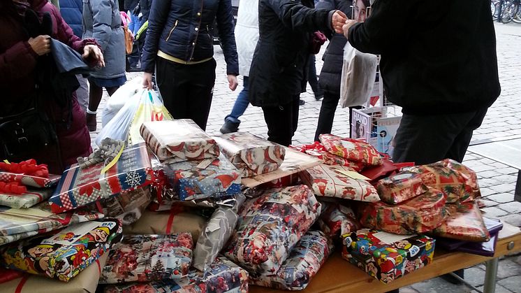 Linköpingsbor generösa med klappar till Erikshjälpens insamling