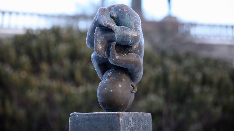 Fosteret - skulptur av Gustav Vigeland. 