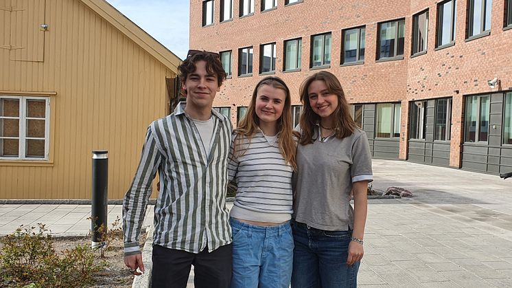 Leo, Andrea og Eira er konferansierer på årets 17. mai festkonsert
