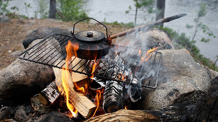 Eldningsförbud innebär att all öppen eld är förbjuden utomhus. 