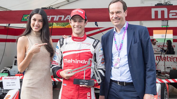 FIA Formula E Berlin ePrix: Visa Fastest Lap Trophäenübergabe an Bruno Senna