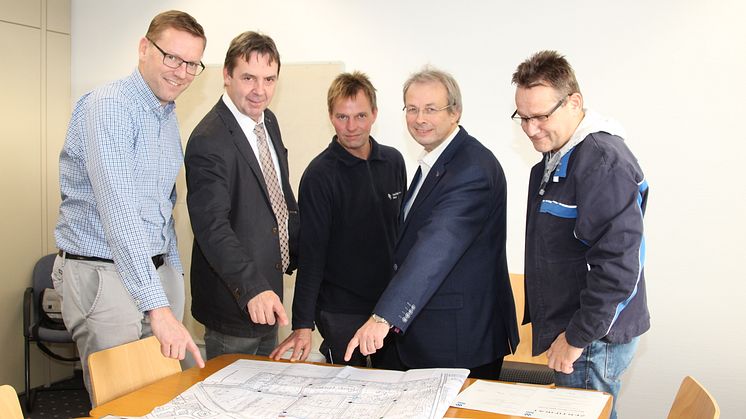 Haben alles notwendige vorgelegt und erläutert (v. l.): Fritz Wüllner (WWN), Zertifizierer Matthias Eppinger, Michael Witte, André Gleichmann und Dirk Schmelzer (alle drei WWN).