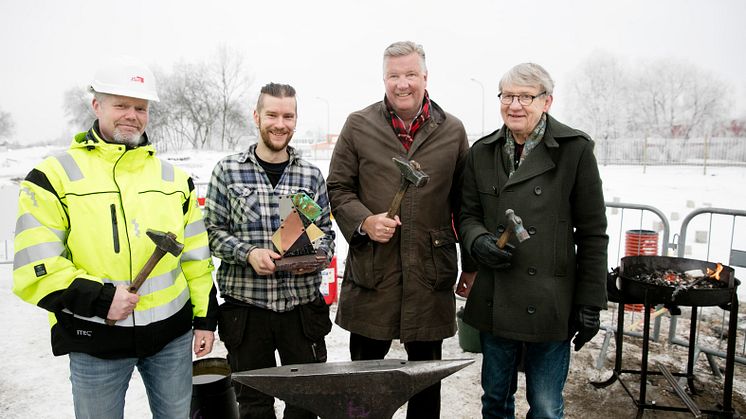 De som nitade fast symbolen för satsningen på Bäckby var Johan Persson, JSB, smeden Henke Levay, Mikael Källqvist och Lars Korkman från Mimer.