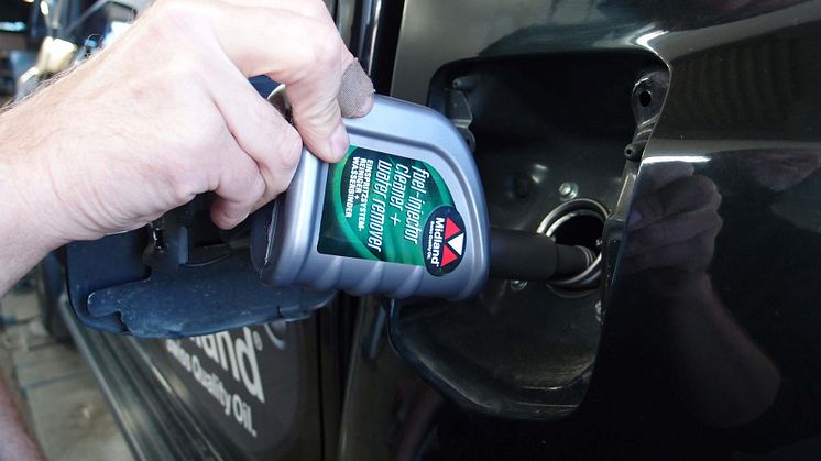 Injector Cleaner är enkel att använda - en flaska per tank.